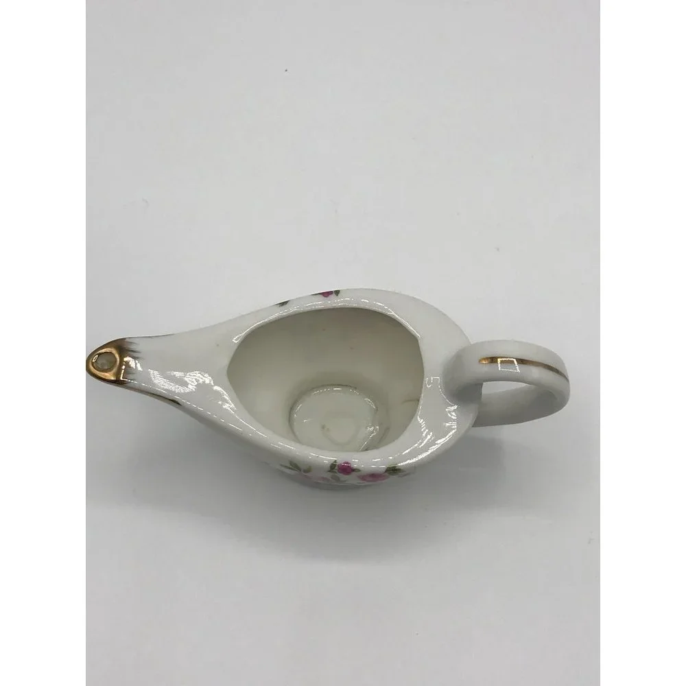 Vintage made in Japan small porcelain gravy/sauce boat.